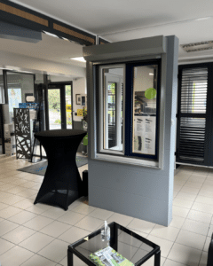 realisation fenetre volets gris showroom buquet pastant
